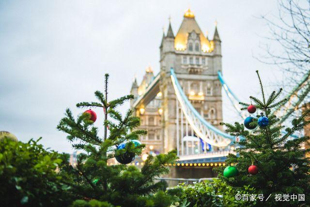 英国伦敦：地标为节日亮起彩灯，挂起圣诞装饰